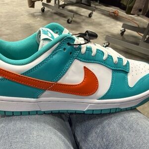 Nike Low-Top Sneaker in Teal, Orange & White